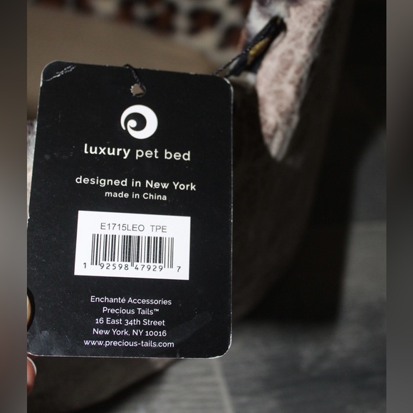 Precious Tails Leopard Crown Small Dog Bed - Picture 4 of 11